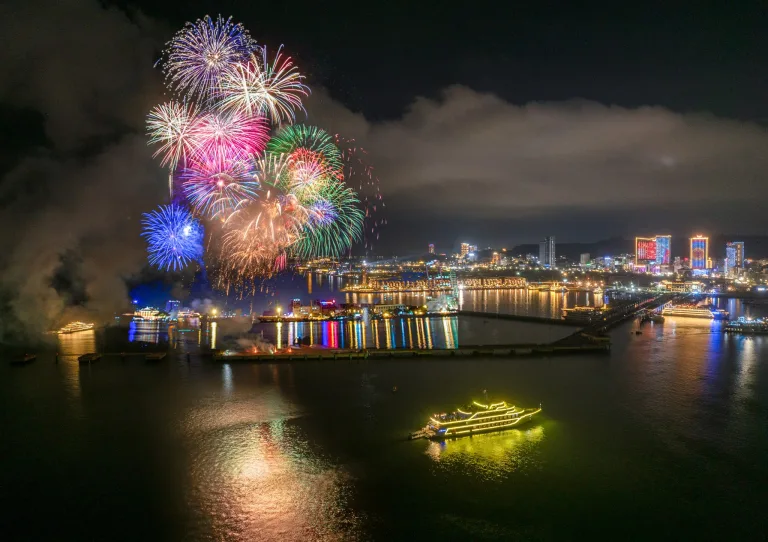 Hạ Long Cháy Hết Mình – Lịch Bắn Pháo Hoa Cập Nhật Mới Nhất!